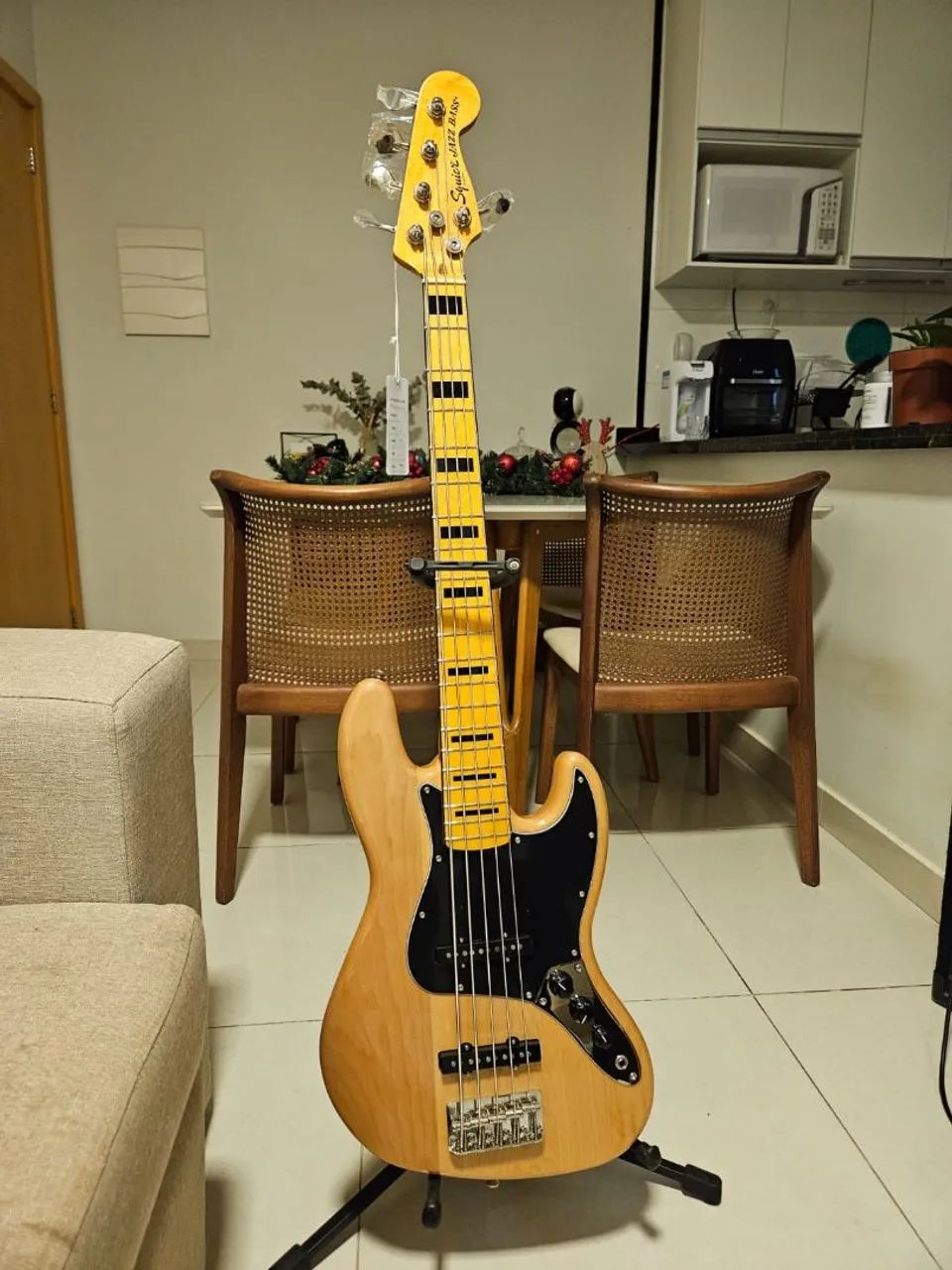 contrabaixo fender squier jazz bass