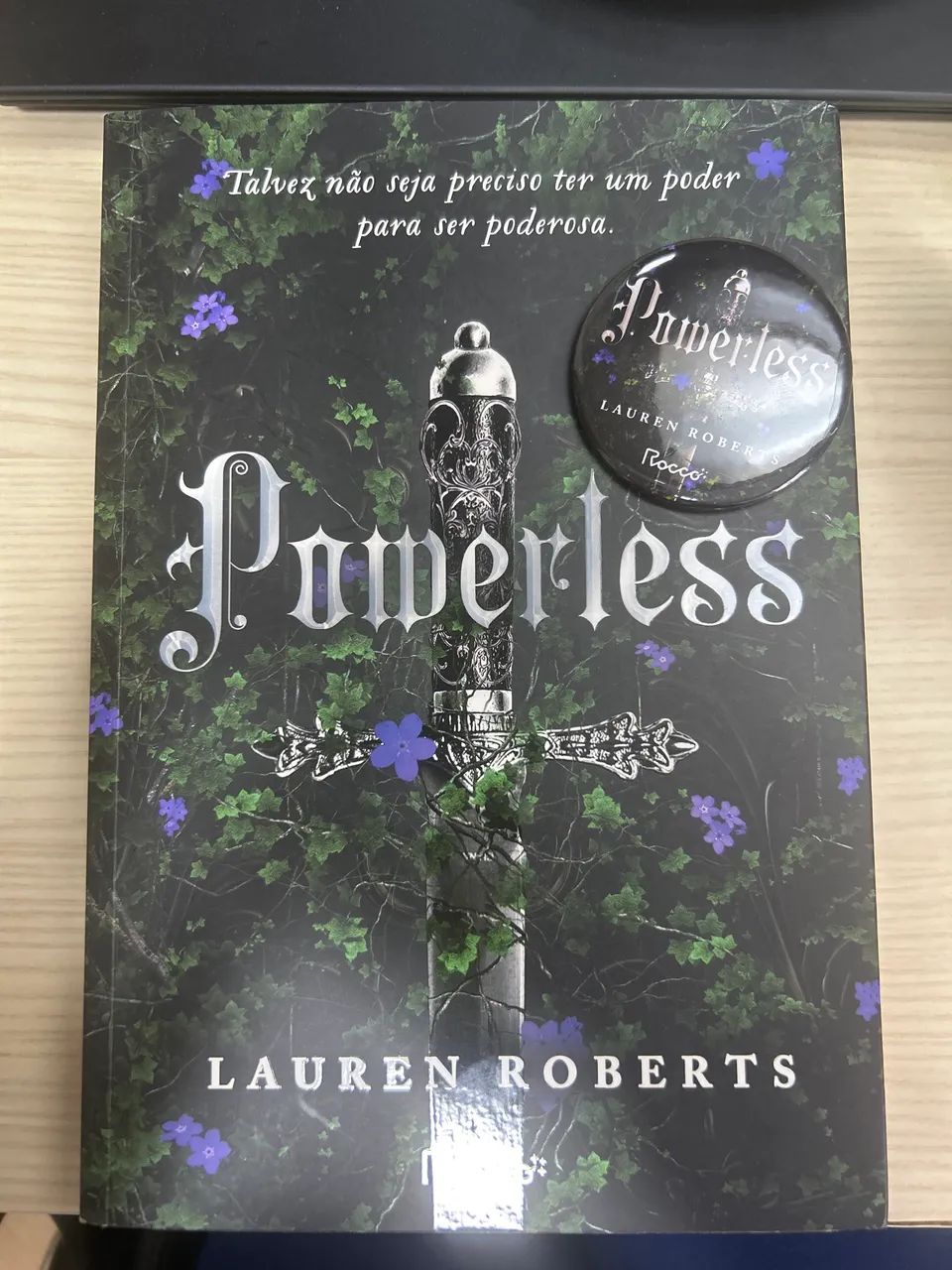 Powerless, de Lauren Roberts