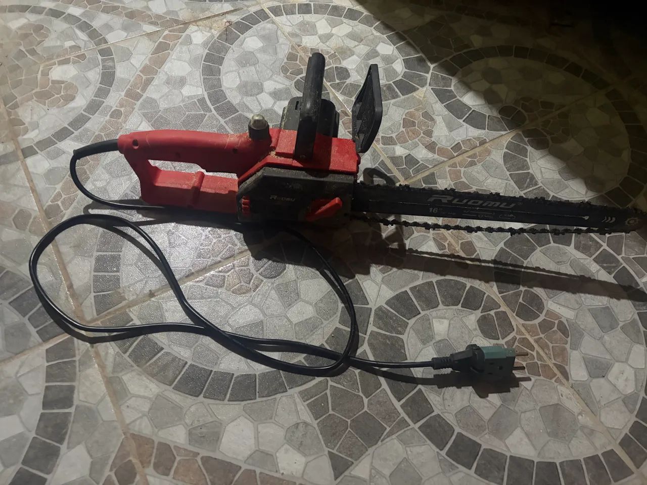 Motoserra elétrica 