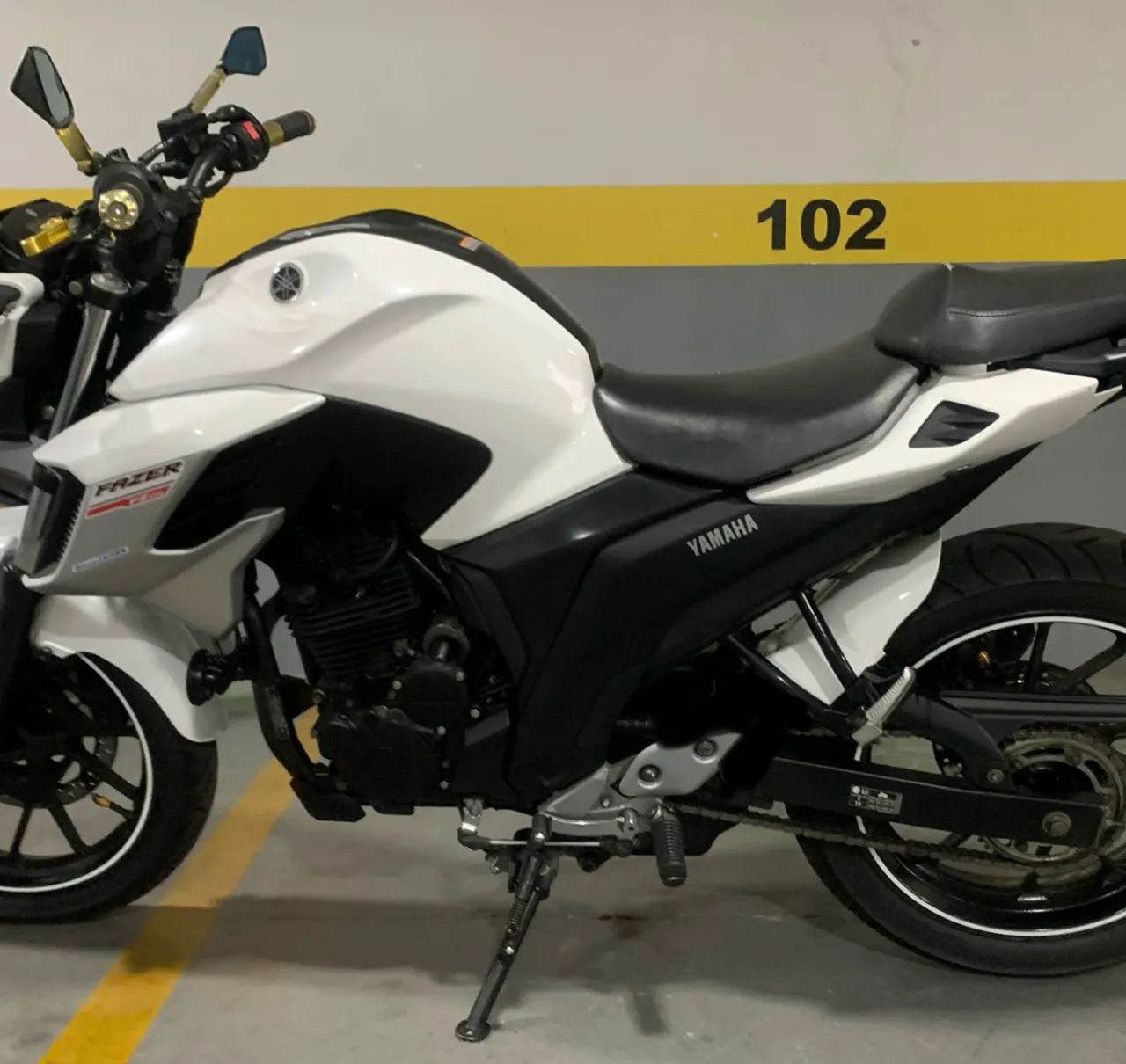 FZ25 Super nova 46 mil km originais 