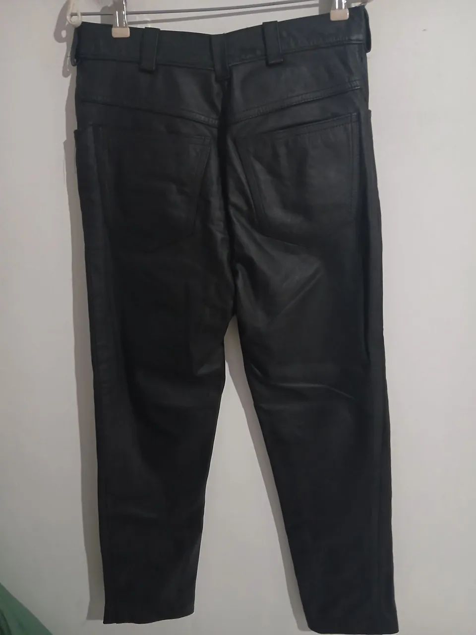 CALÇA VINTAGE DE COURO LEGÍTIMO ANOS 70 /80 - Foto 2