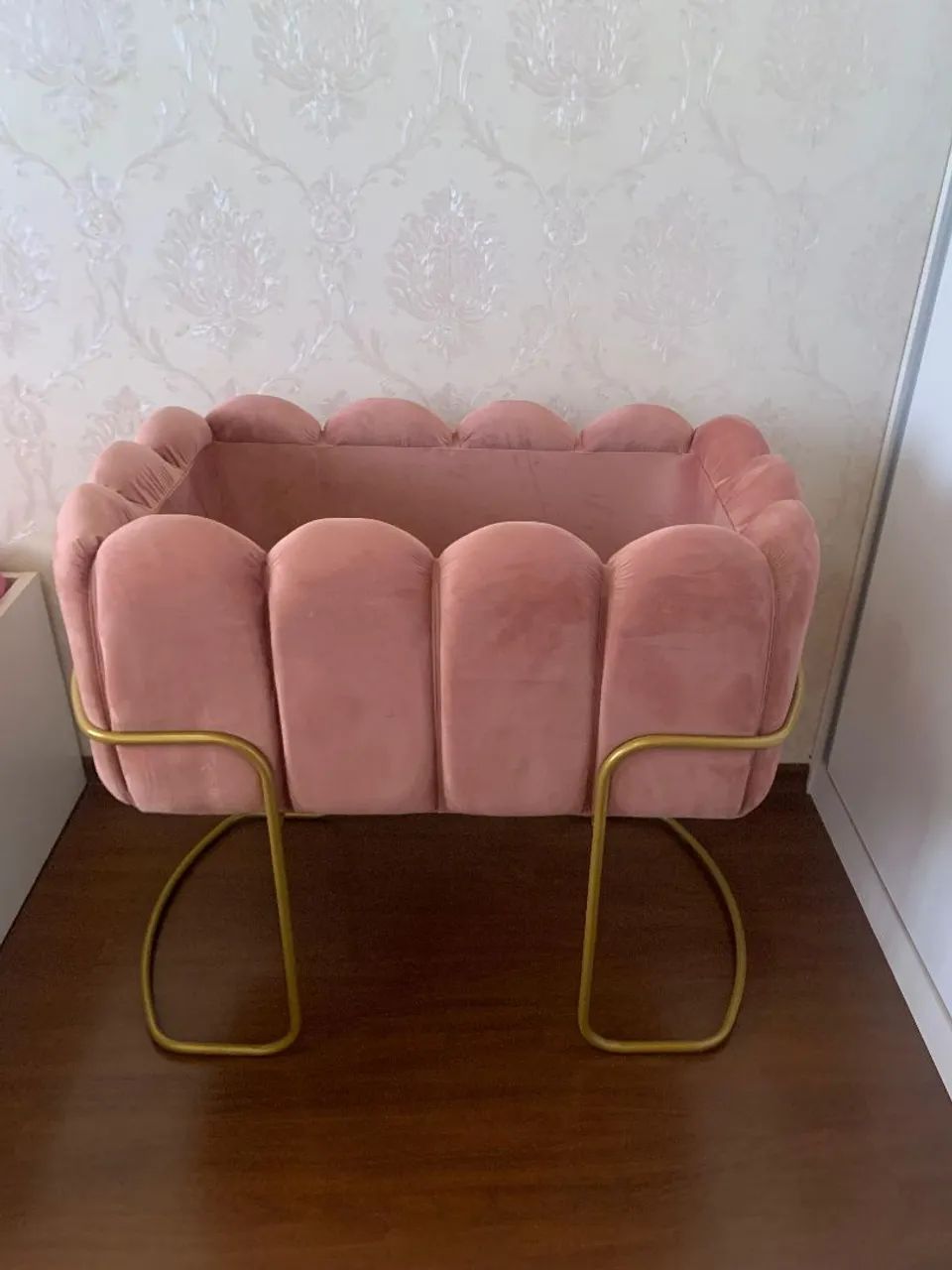 Berço rosa moderno 