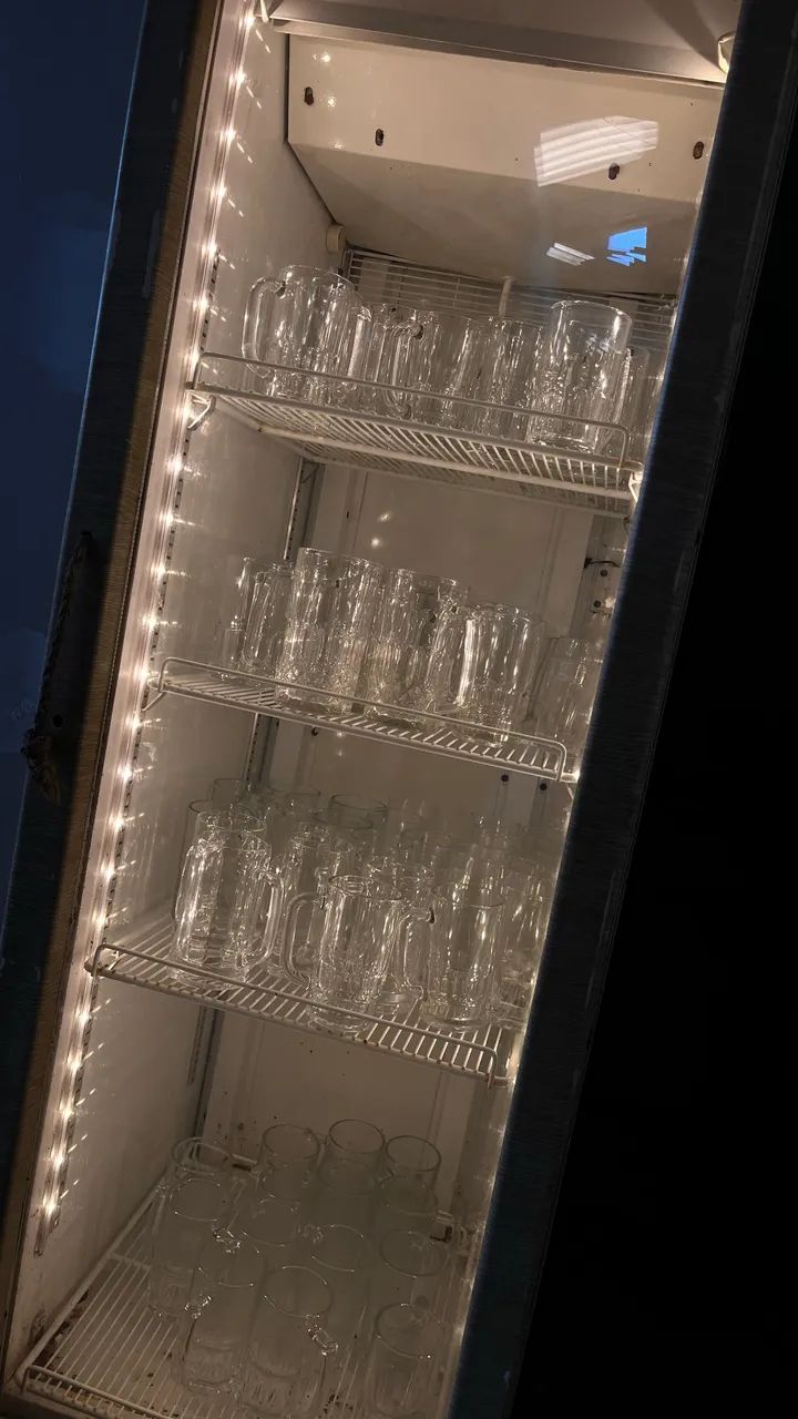 Cervejeira slim com led