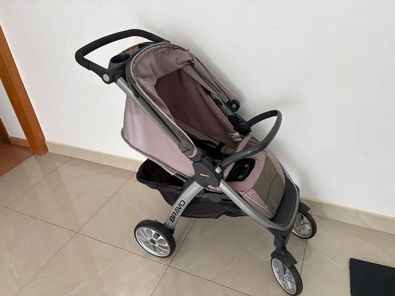 Kit carrinho de bebê e bebê conforto Chicco Bravo Travel System - Foto 3