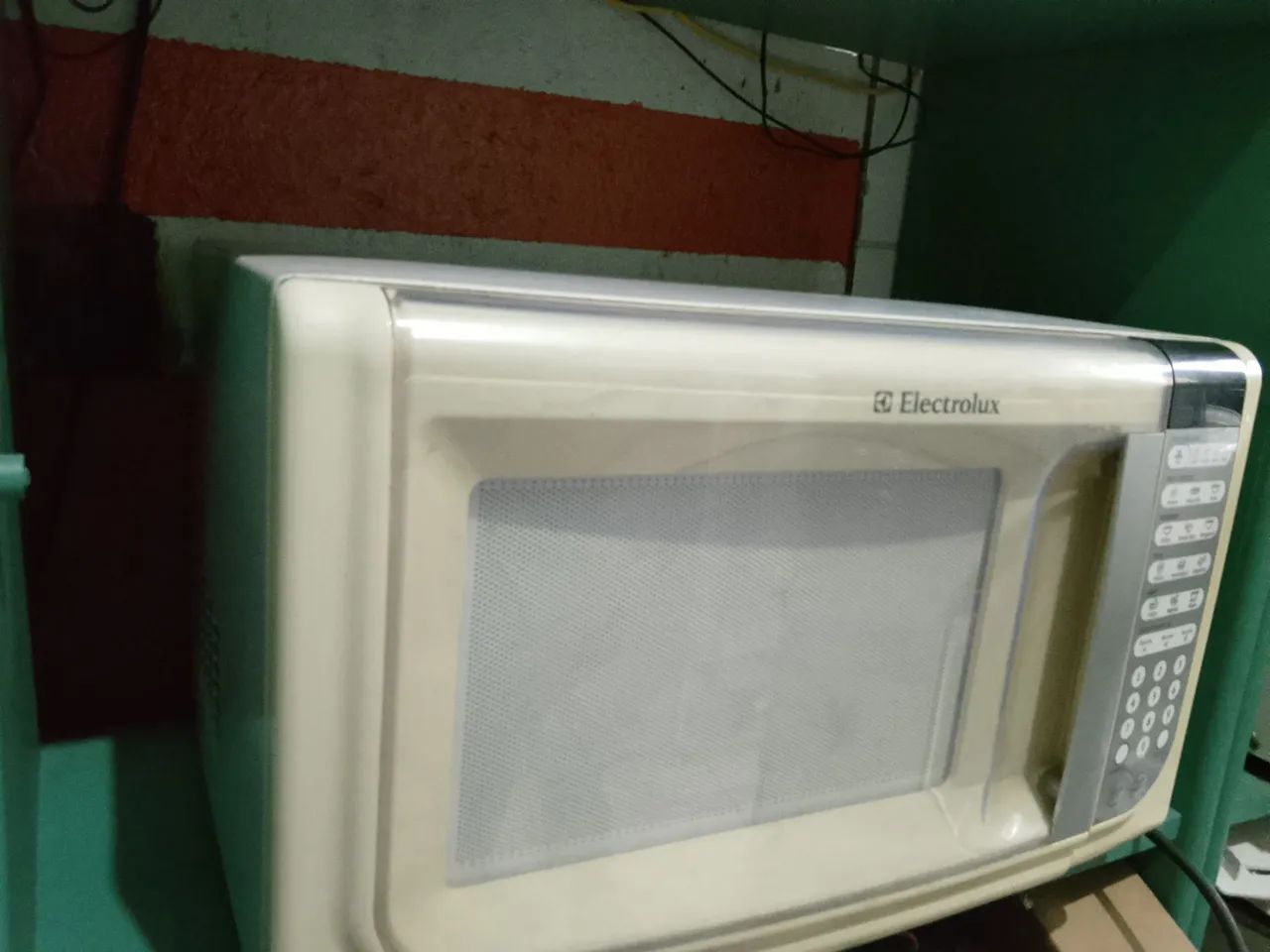 Microondas Electrolux funcionando perfeitamente garantia de 3 meses - Foto 4