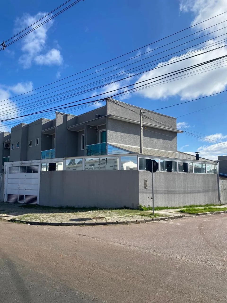VENDO SOBRADO SEMI-MOBILIADO 