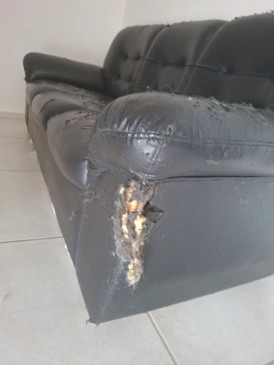 Sofá danificado/marcas de uso couro  - Foto 2