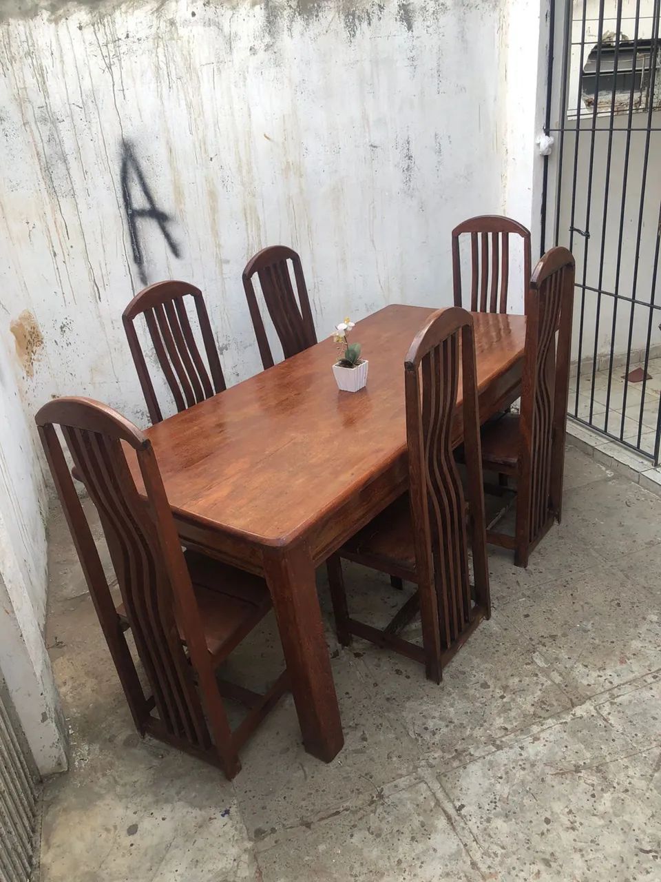 Mesa de madeira Angelin, 6 cadeiras, em boas condições, para vir buscar em prazeres 