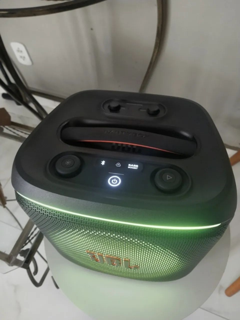 Caixa JBL Partybox Encore 2 com microfones semi-nova - Foto 4
