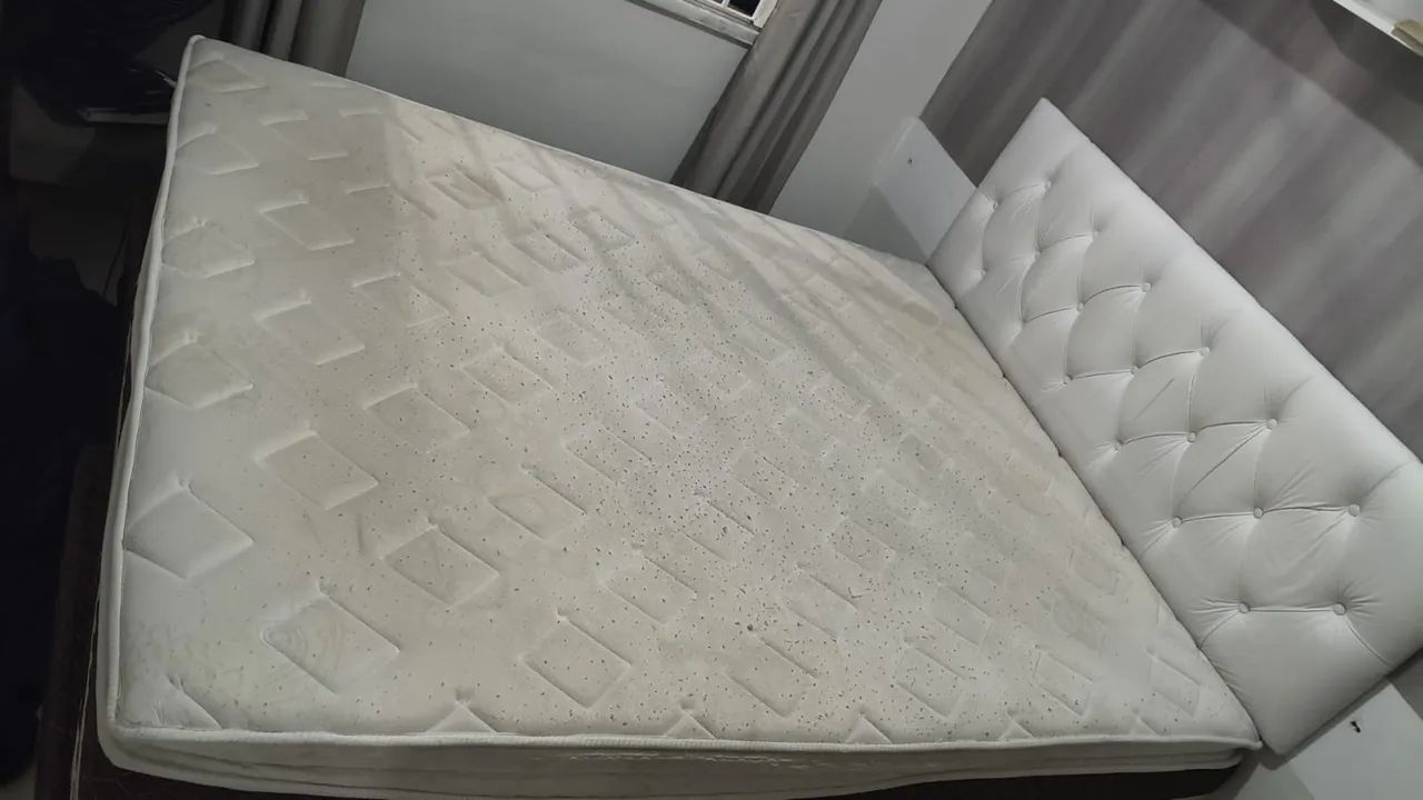 Vendo cama Queen com cabeceira 