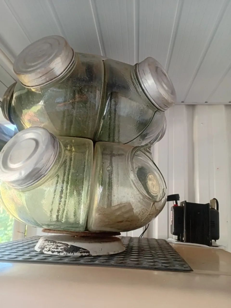 Baleiro antigo com uma peça  quebrada - Foto 2