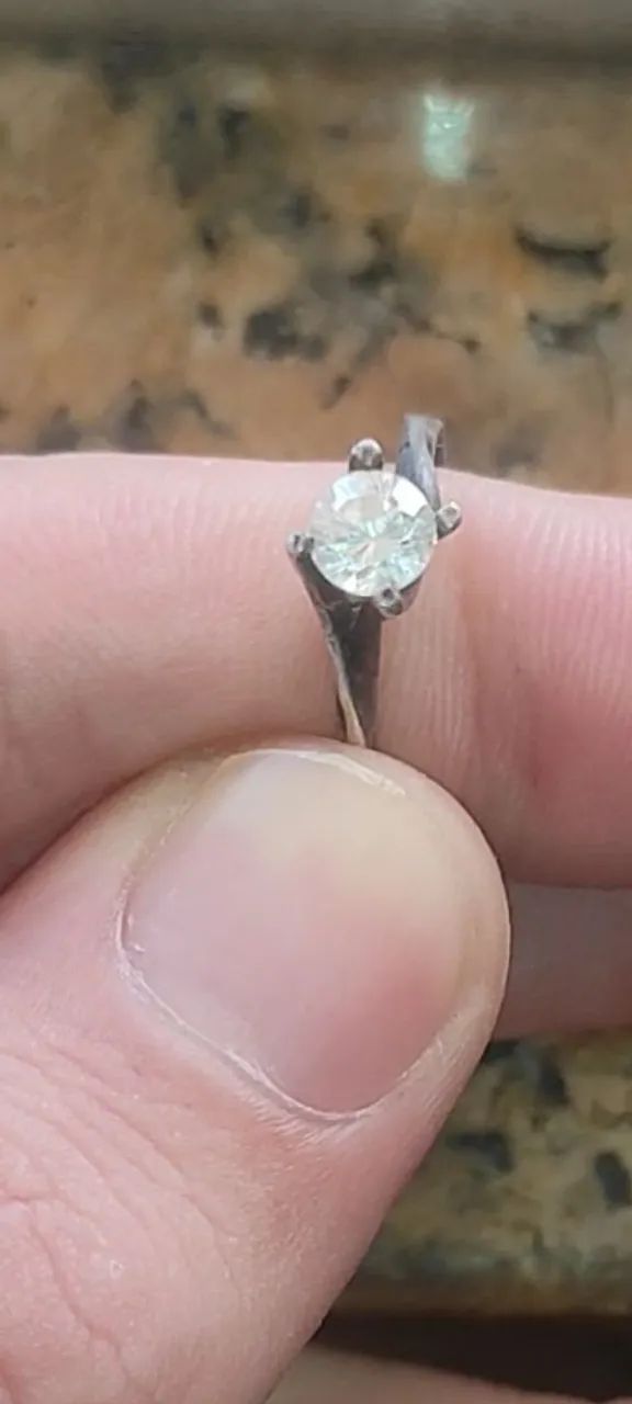 Aliança com diamante 