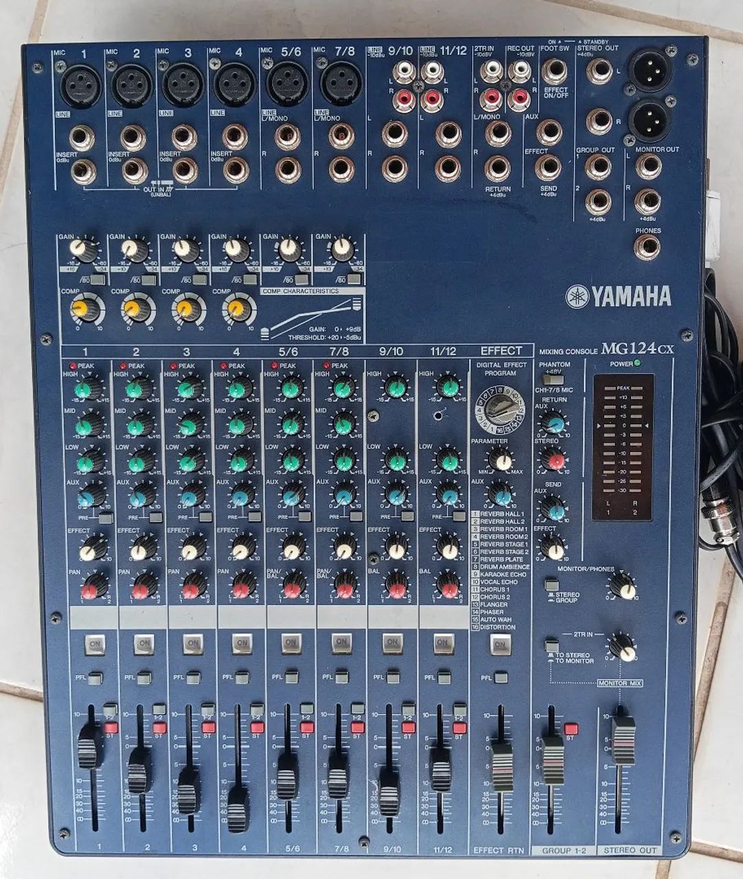 Mesa de som Yamaha mg124cx. - Foto 3