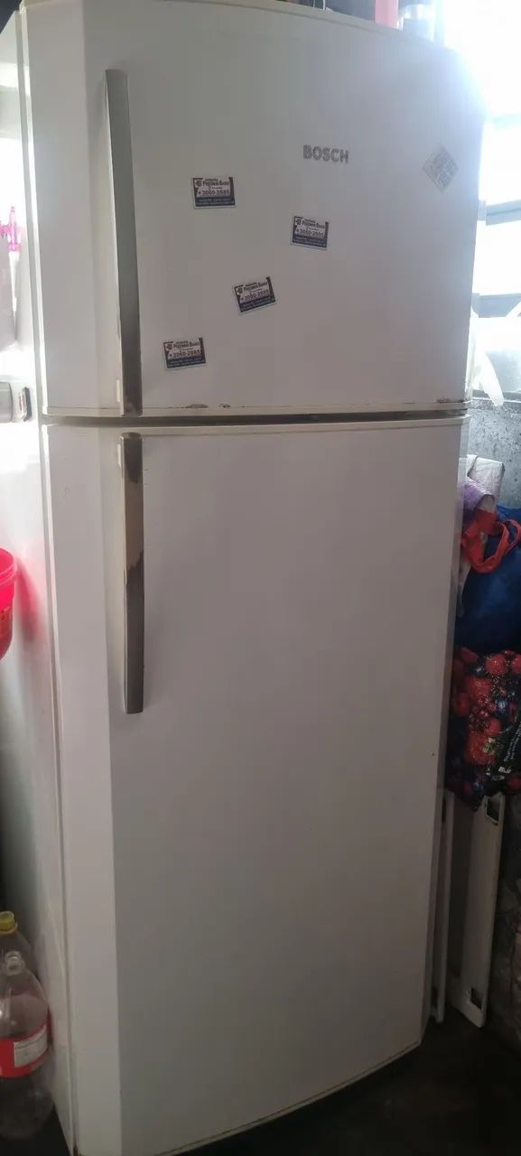 Vendo geladeira bosch frost free kdn42 com defeito