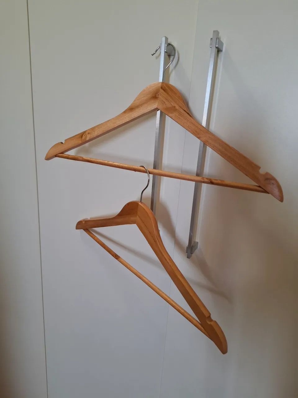 Cabides em Madeira - Foto 2