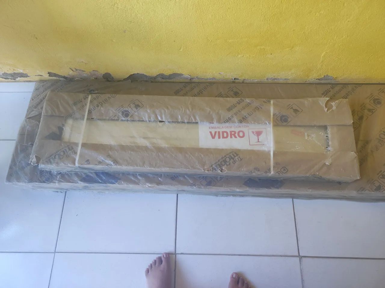 Vendo cristaleira nova 