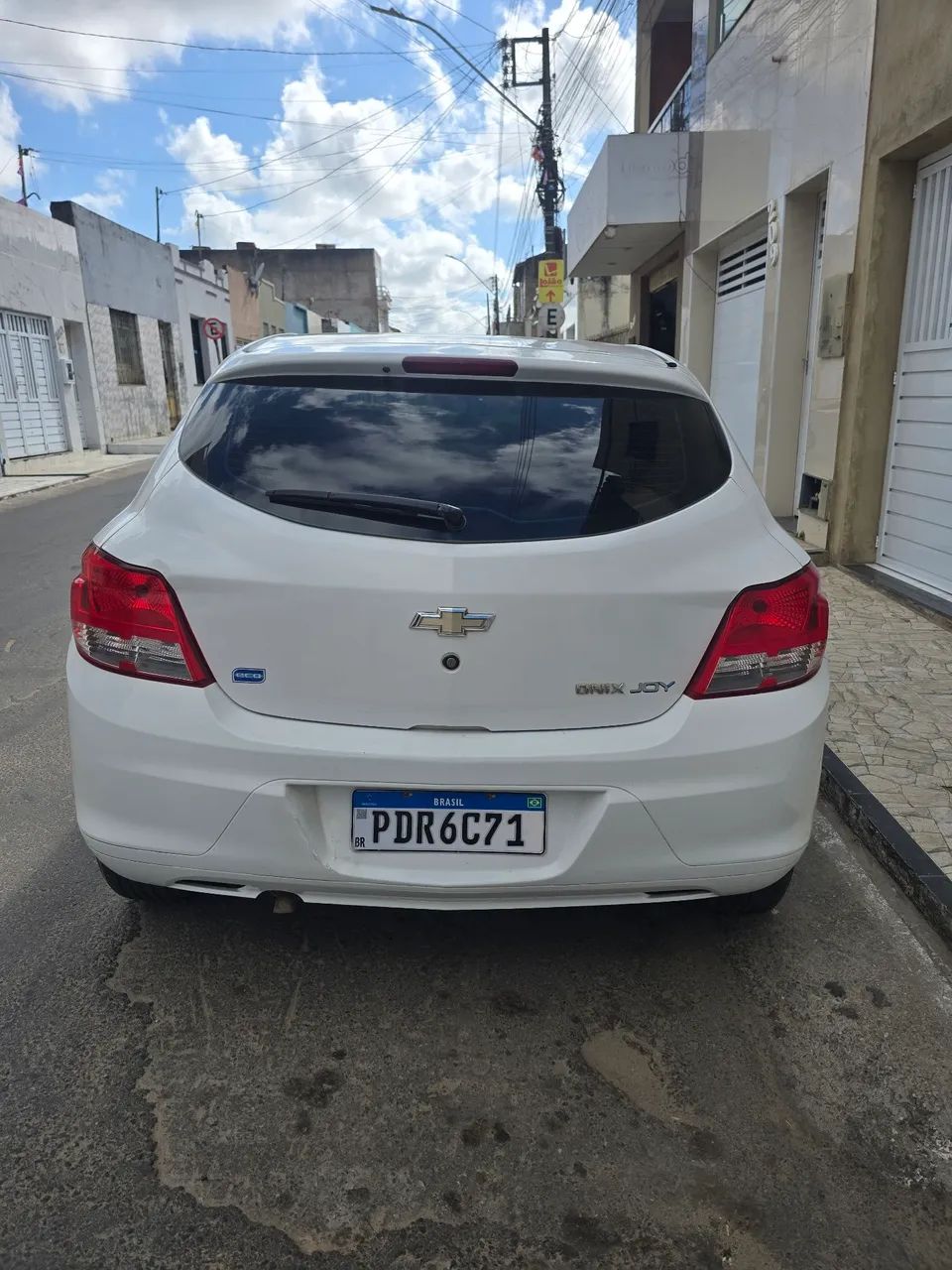 Chevrolet Onix JOY Hatch 1.0 8V Flex Mec. 4P 2017 - Foto 3