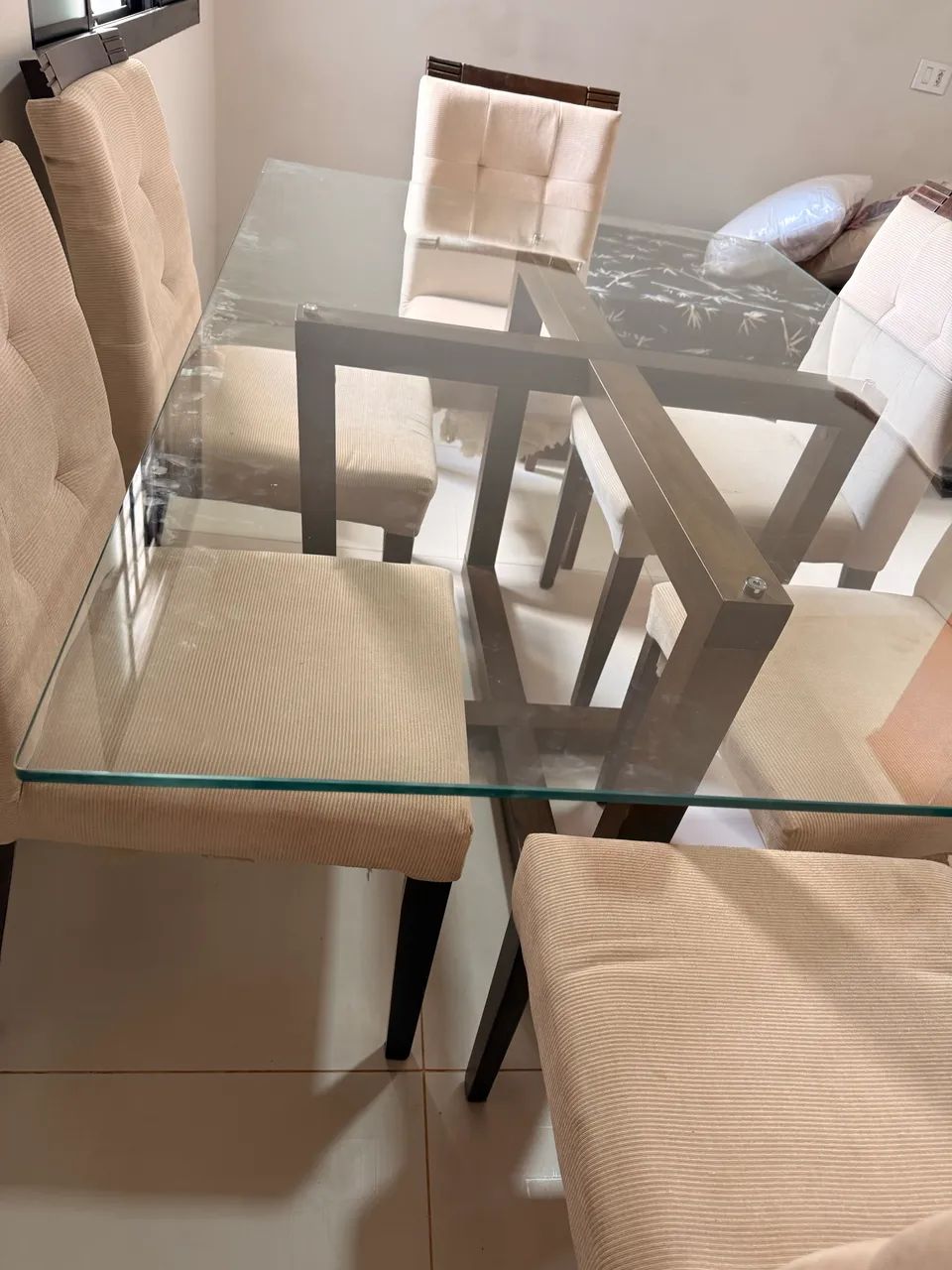 Vendo Jogo de Jantar com 6 Cadeiras - Foto 3