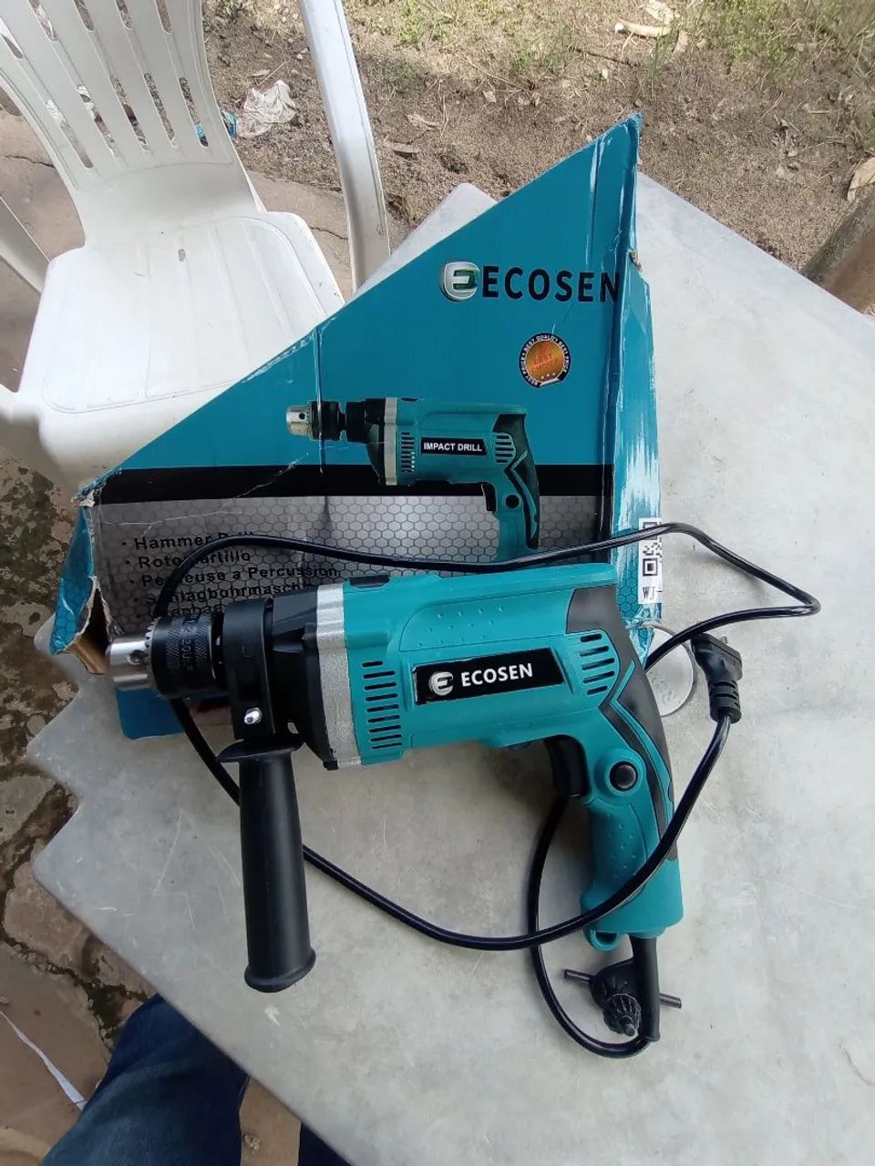 Vendo Furadeira ecosem 950W nova. * chama