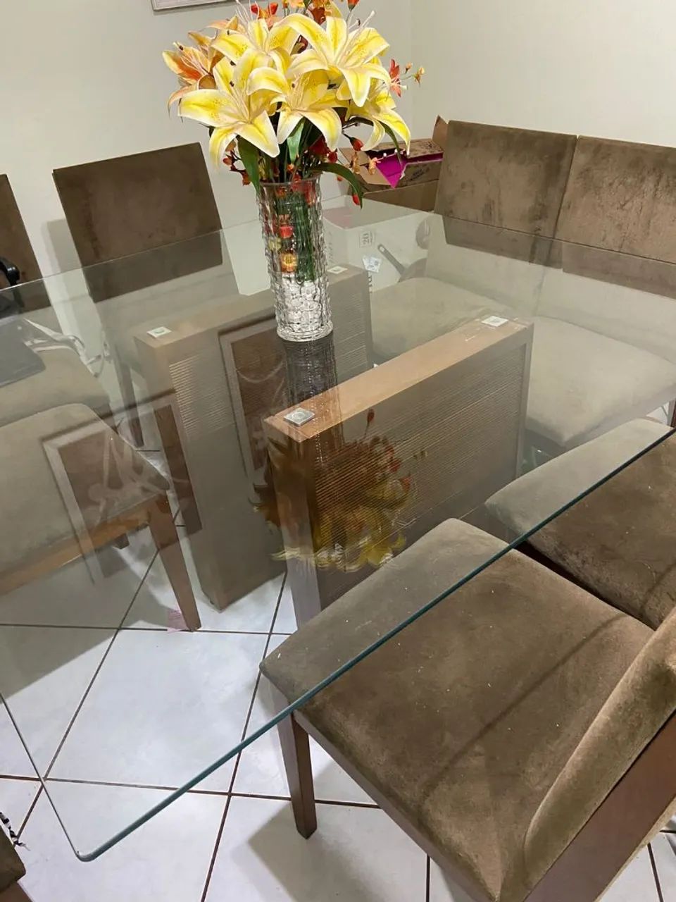 Vendo mesa de madeira com 8 cadeiras  - Foto 5