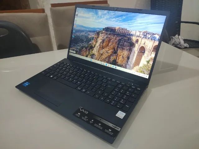 Notebook seminovo. Processador I3, 11° Geração. 8Gb de memória