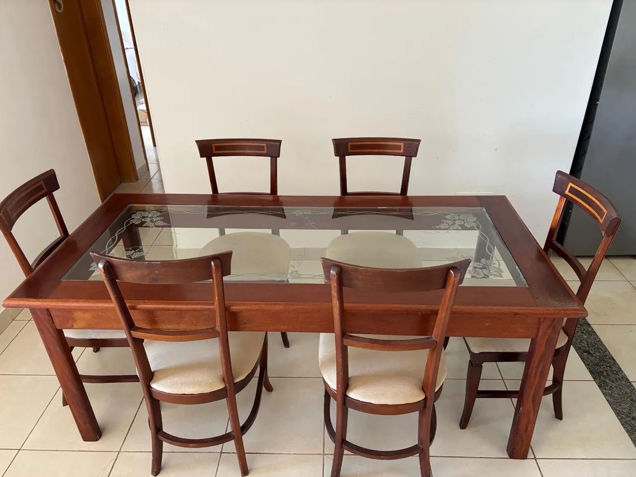 Mesa de Jantar de Madeira e Vidro