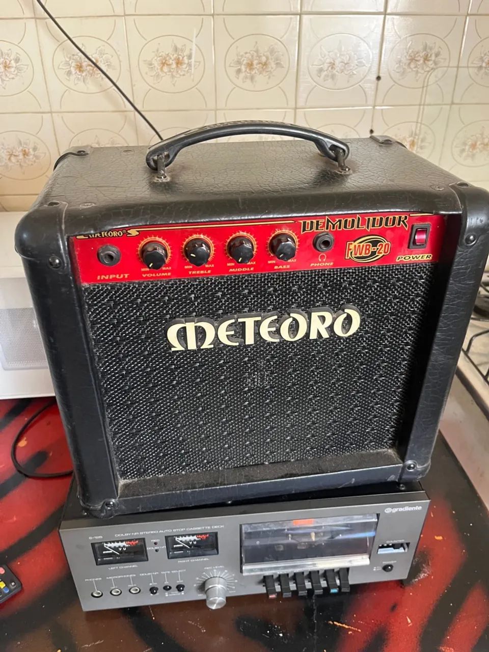 Caixa amplificador com defeito