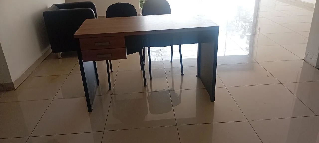 Escrivaninha nova.