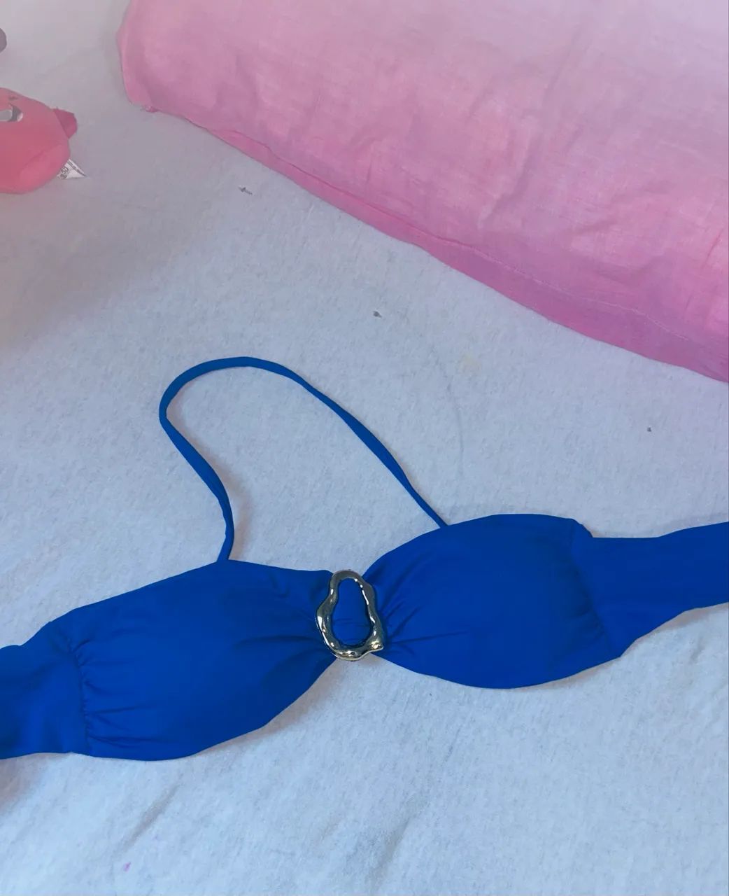 biquíni azul royal com fivela dourada - Foto 3