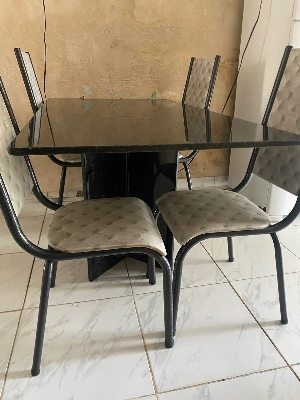 Mesa de mármore com 6 cadeiras  - Foto 3