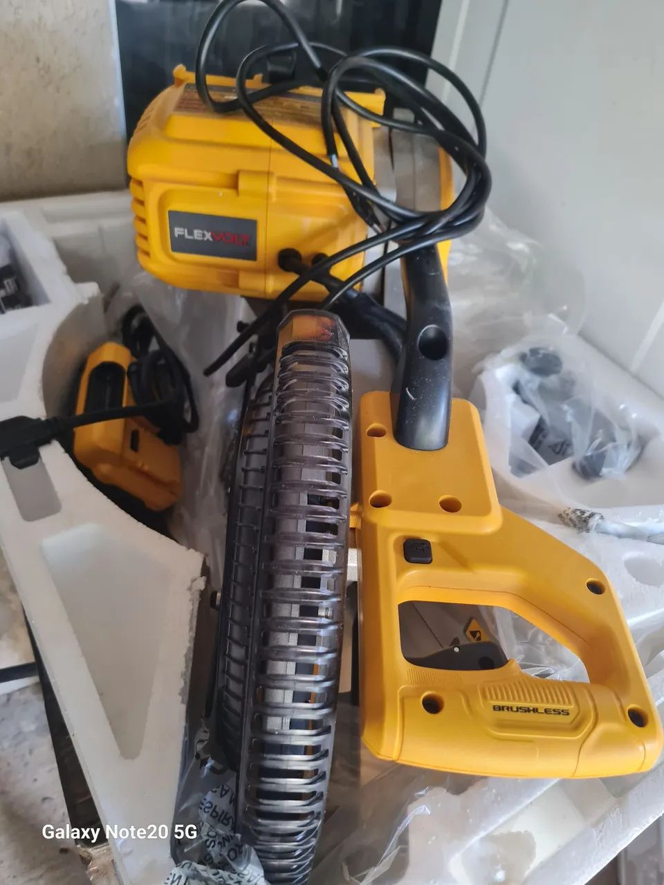 Serra meia Esquadrias Dewalt - Foto 3