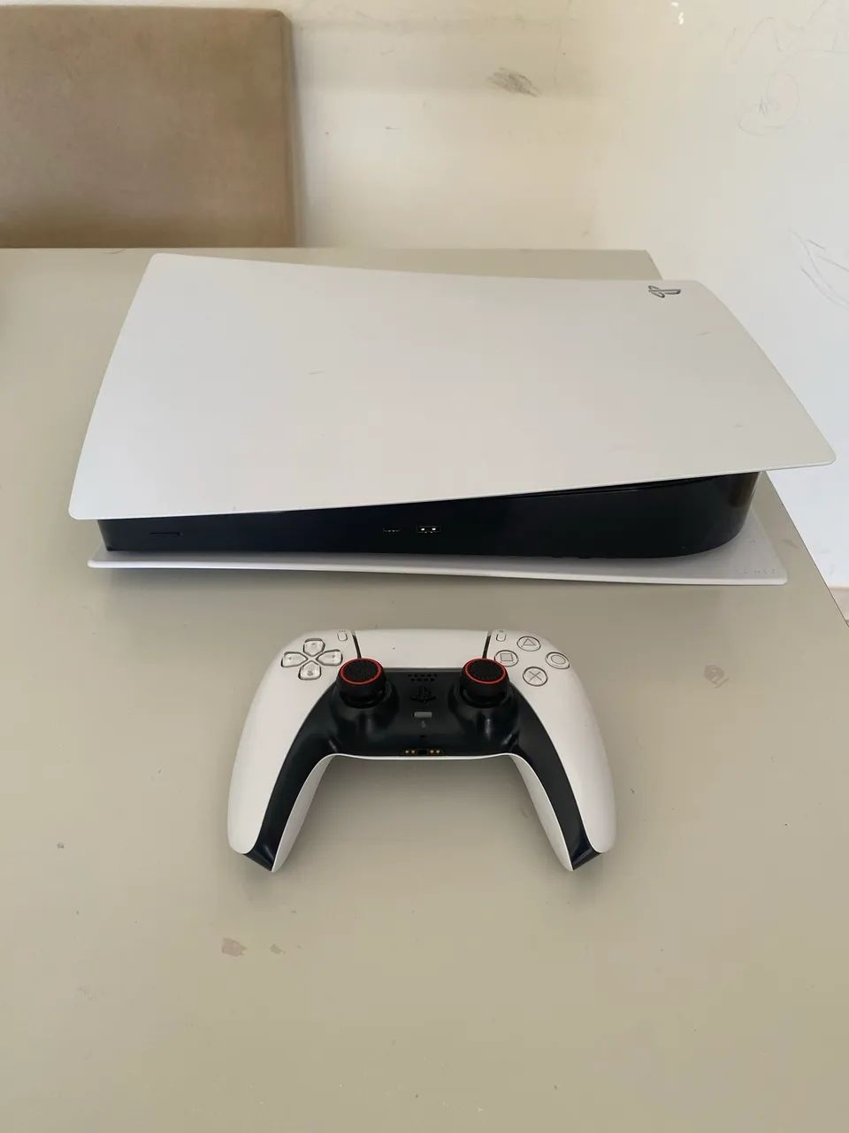 Ps5 já vai com jogo red dead 2 