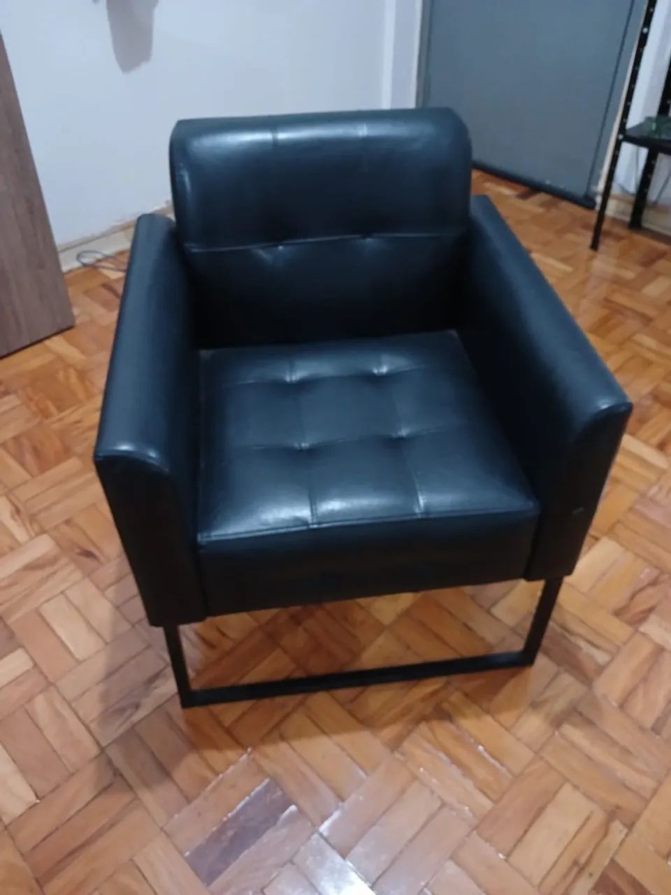 Poltrona de Estofado Preto - Foto 3