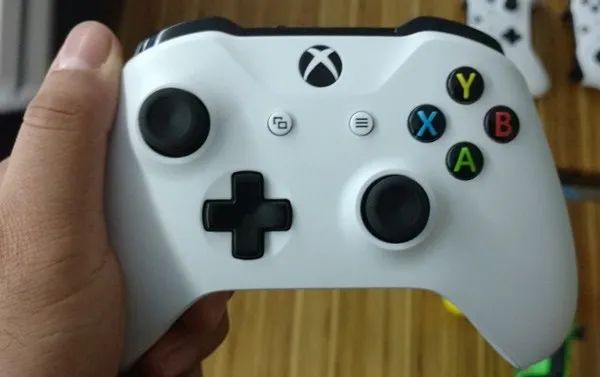 Controle Xbox One S - compatível com TV, Notebook e PC - Foto 2