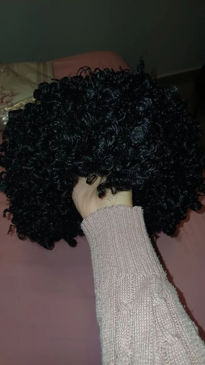 Peruca Preta Cacheada