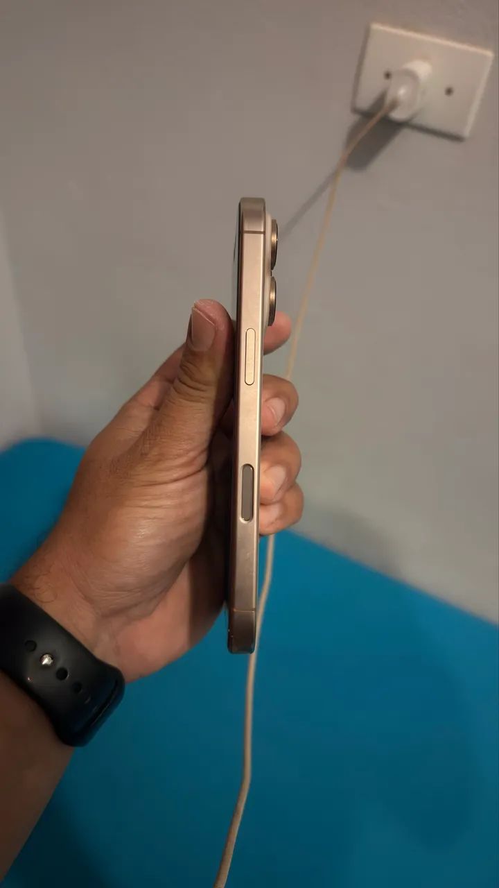 iPhone 16 pro 256 GB - Foto 2