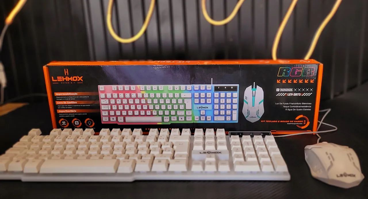Kit teclado e mouse gamer semi-mecânico RGB branco