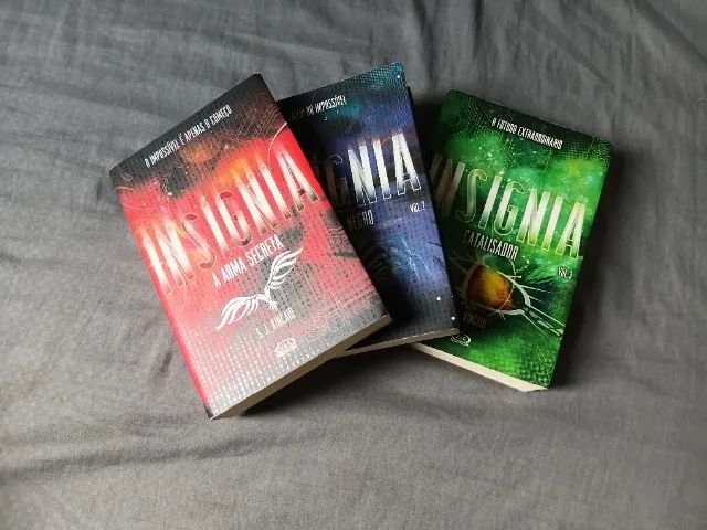 TRILOGIA INSÍGNIA