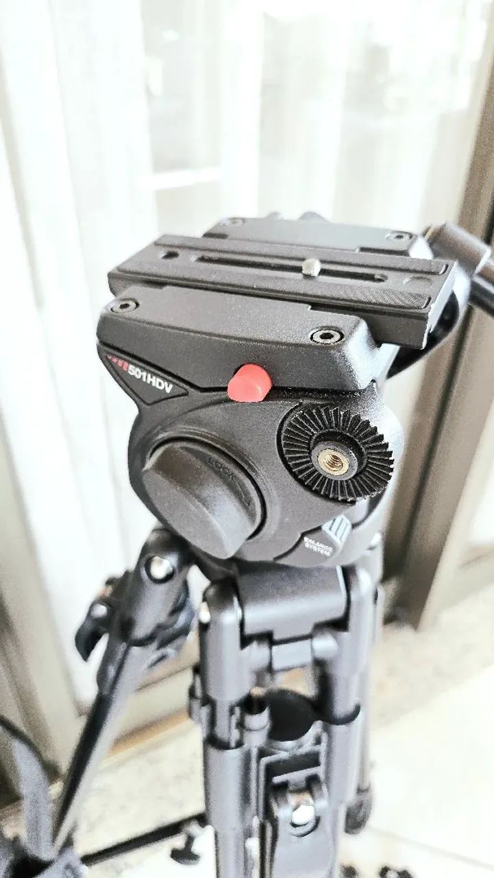 Tripé Manfrotto 351MVB2, com Cabeça 501HDV e Bag Original.  - Foto 3