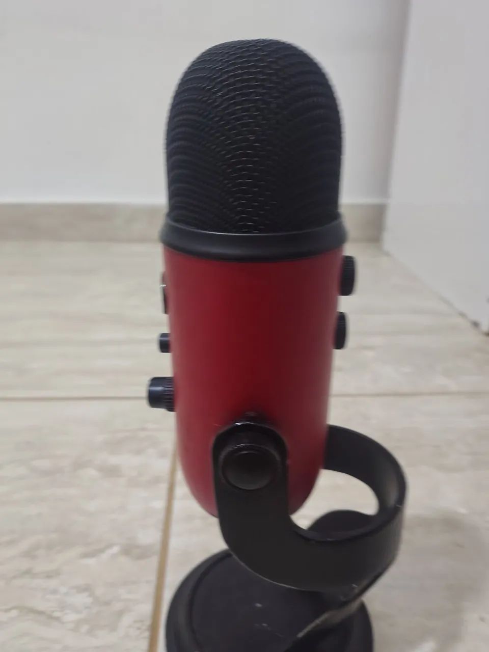 Blue Yeti Vermelho - Microfone USB para Streaming/Gravação - Foto 4