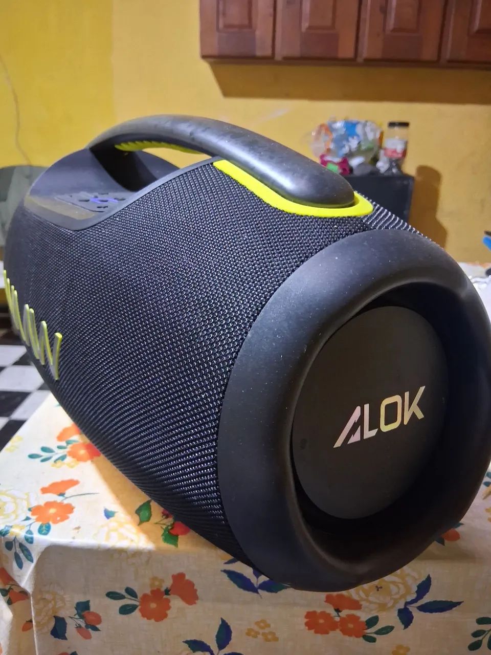 Caixa de som alok