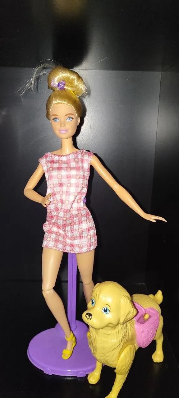 Boneca Barbie com cachorro (perna articulada)  - Foto 2