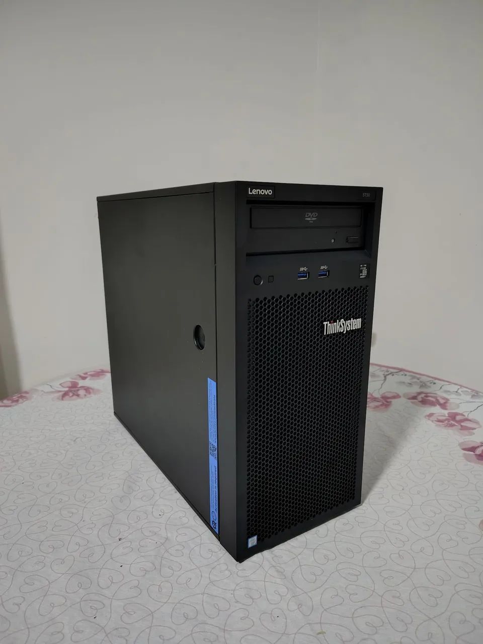 Servidor Lenovo ThinkSystem ST50 