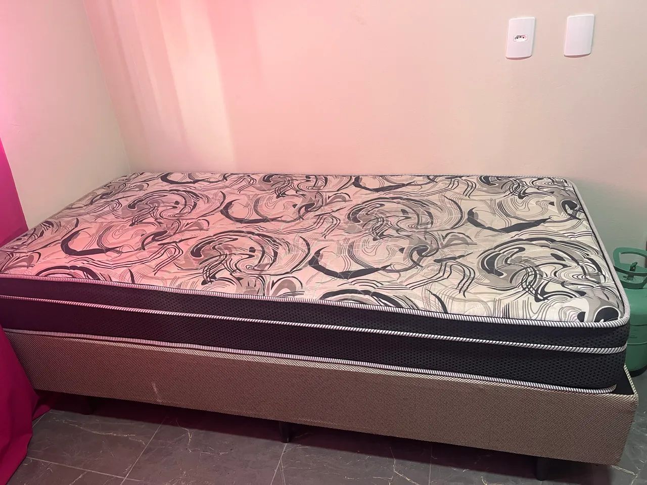 Vende-se cama de solteiro em perfeito estado - Foto 2