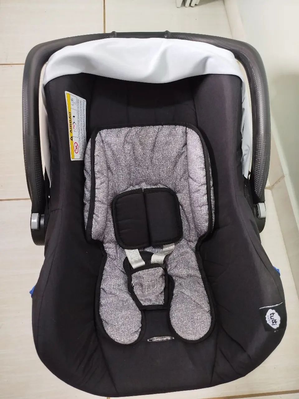 Vendo carrinho de bebê com bebê conforto  - Foto 4