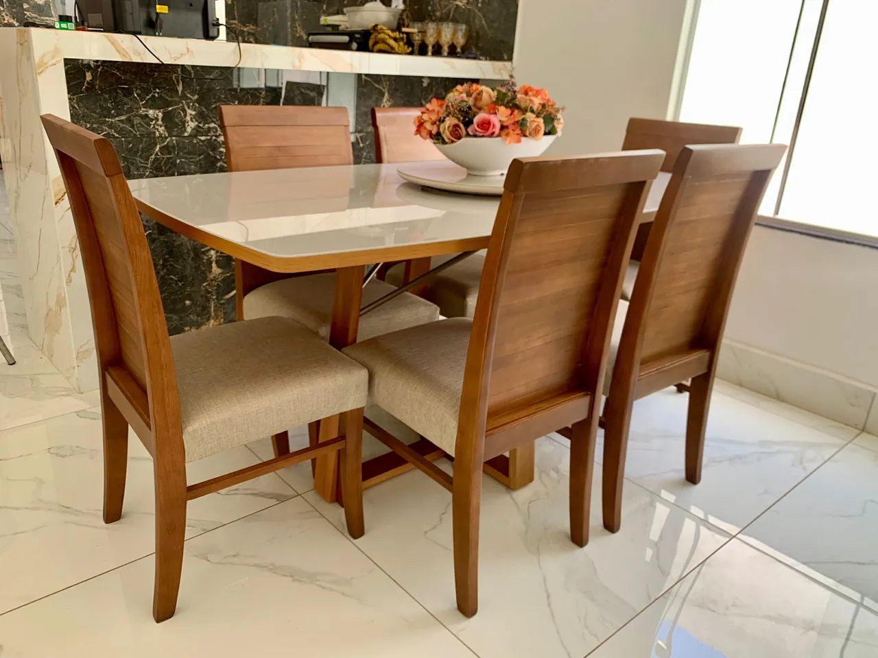 Mesa para ambientes de madeira 