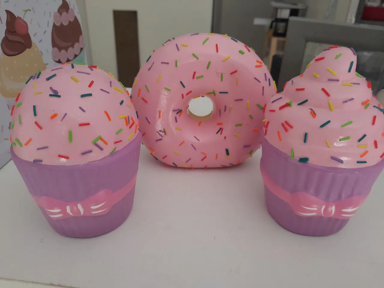Enfeite e cofre tema de doces