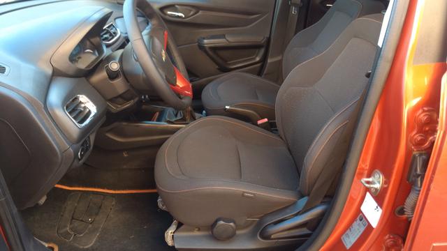 Onix LT 1.4 lindo todo custumizado - Foto 6