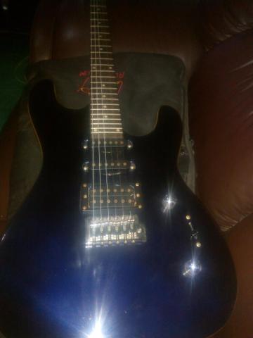 Guitarra menphis com caixinha.seminovos - Foto 2