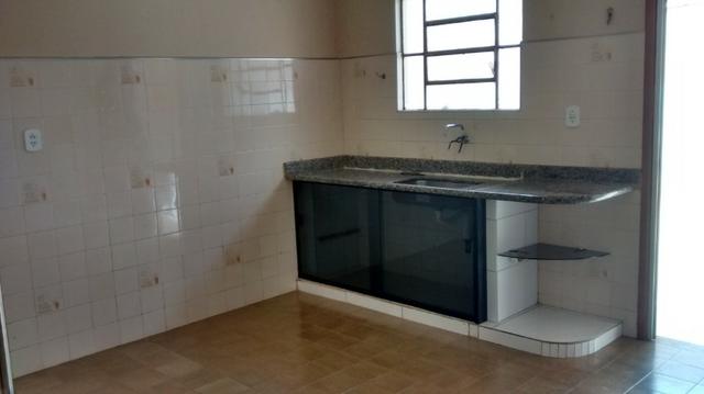 Casa 3 quartos, ótima referência, recém reformada - Foto 5